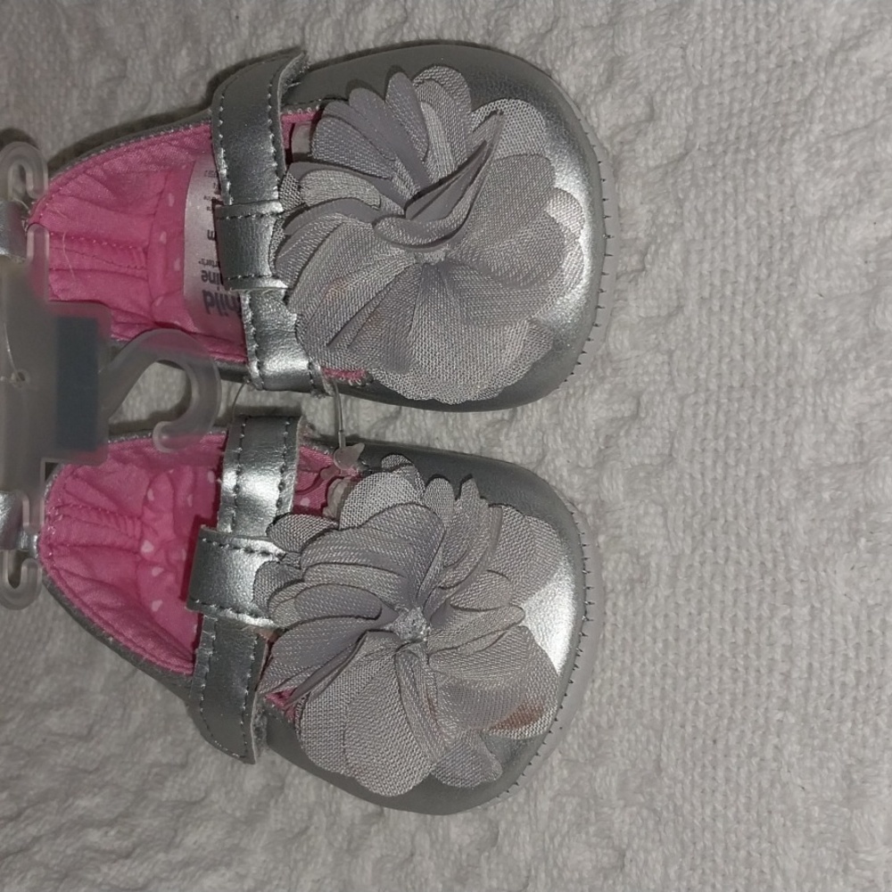 Cater's Child's of mine 0- 3 mos old Silver baby girl shoes 👞